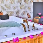 Ulugoel 2 Bedroom Secluded With Private Pool Hot Tub