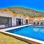 Ulugoel 2 Bedroom Secluded With Private Pool Hot Tub